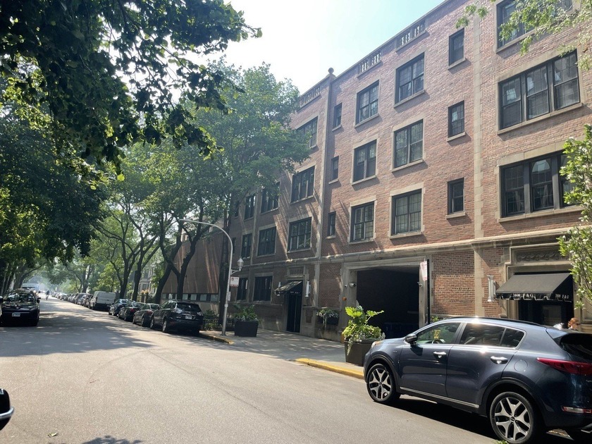 Estate Sale Opportunity - Spacious 3BR Condo by the Lake! - Beach Condo for sale in Chicago, Illinois on Beachhouse.com