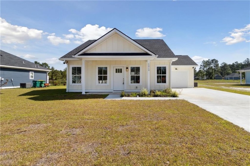 Move-in Ready! SELLER IS NOW OFFERING $10,000 IN CONCESSIONS ON - Beach Home for sale in Darien, Georgia on Beachhouse.com