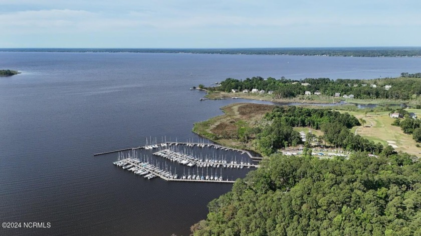 Buy a beautiful golf course lot and build your dream home in one - Beach Lot for sale in New Bern, North Carolina on Beachhouse.com