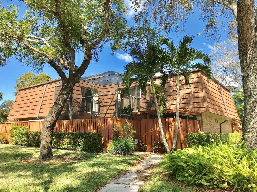 Discover this refreshed 3-bed, 2-bath townhome in Davie's - Beach Townhome/Townhouse for sale in Davie, Florida on Beachhouse.com