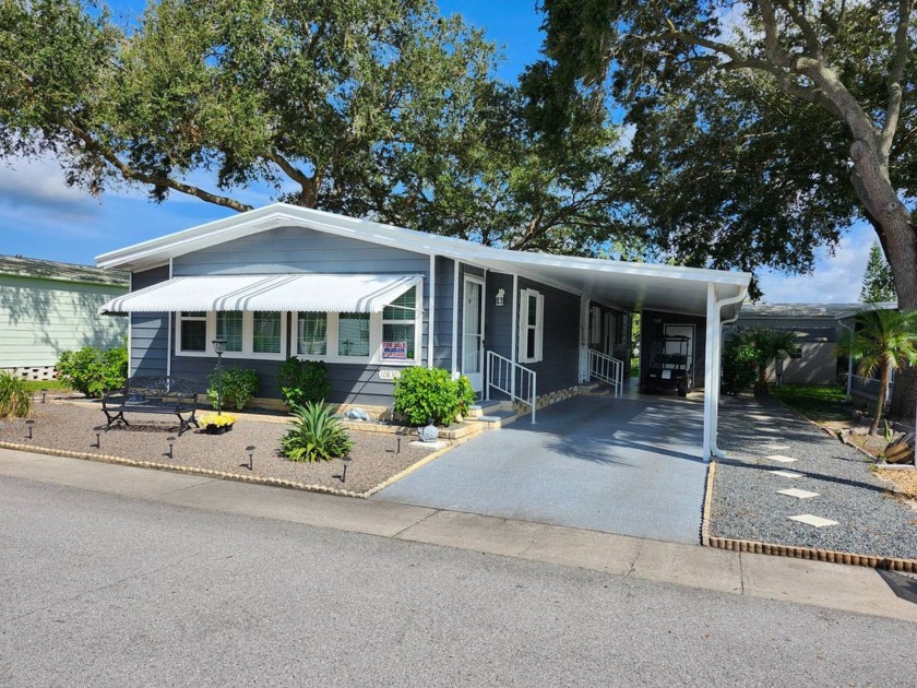 55+/WATERFRONT/2BD2BA/1672SQ/FAMILY RM/POND VIEWS/ENCLOSED - Beach Home for sale in Riverview, Florida on Beachhouse.com