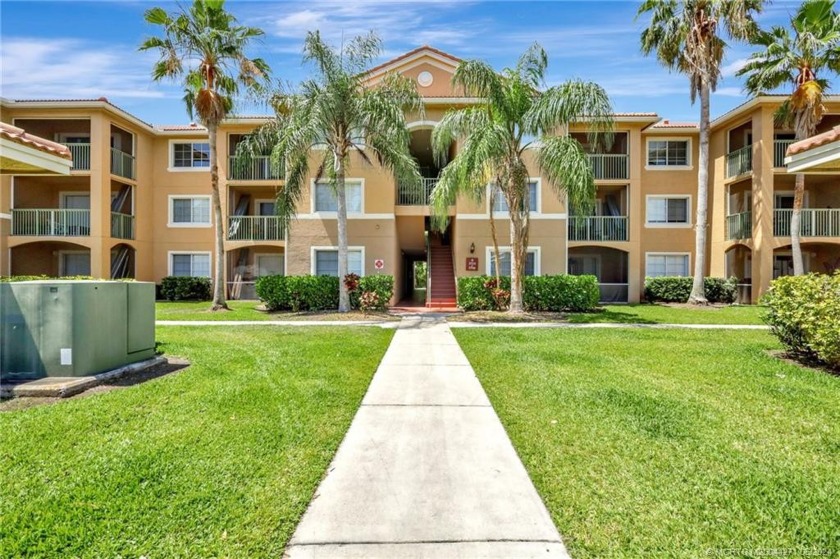 Beautiful 1 bedroom 1 bath lake front condo with garage in the - Beach Condo for sale in Jensen Beach, Florida on Beachhouse.com