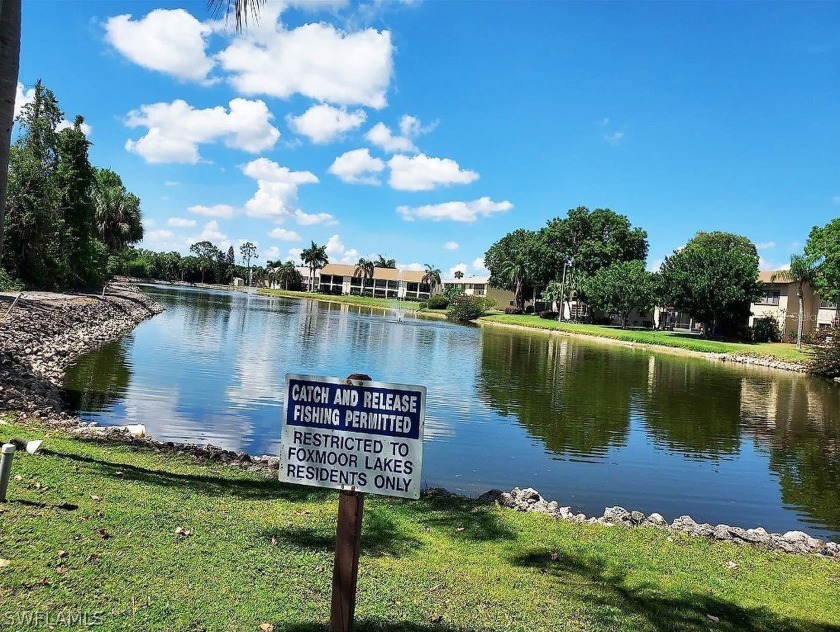 Welcome to this charming GROUND FLOOR Foxmoor Lakes condo in - Beach Condo for sale in North Fort Myers, Florida on Beachhouse.com