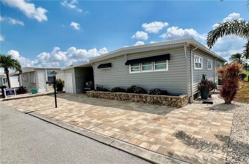 Welcome to your dream home in a beautiful golf course co-op, 55+ - Beach Home for sale in North Fort Myers, Florida on Beachhouse.com