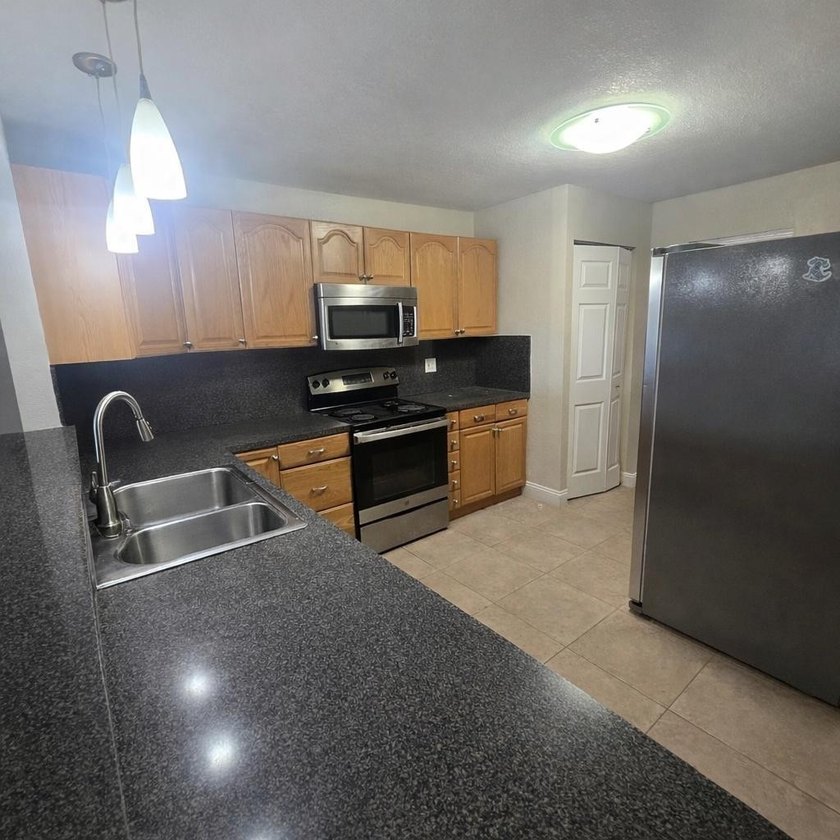 Well-maintained condo in the heart of Coral Springs! This unit - Beach Condo for sale in Coral Springs, Florida on Beachhouse.com