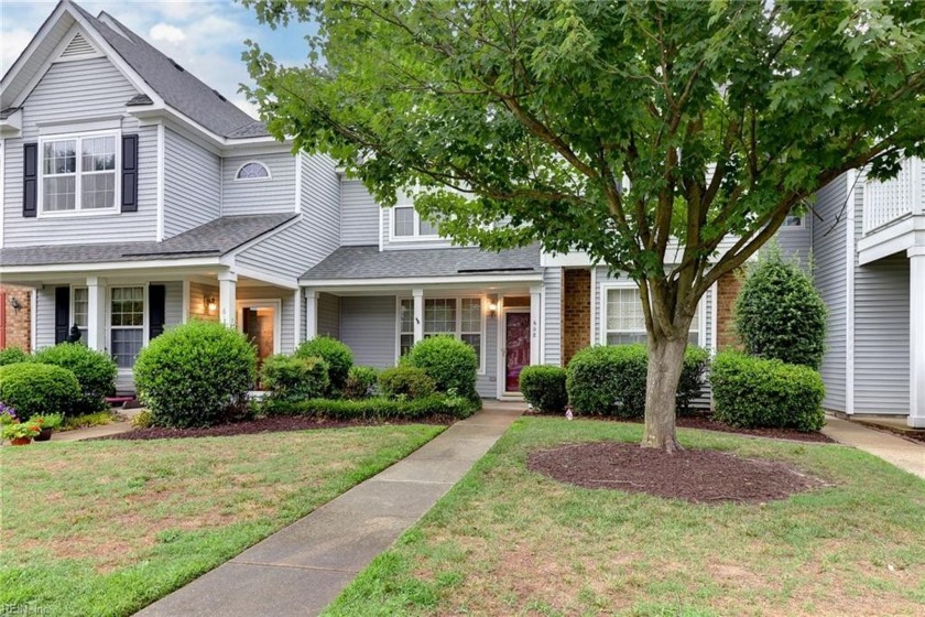 Welcome to this charming 2-bedroom, 2.5-bathroom townhouse in - Beach Townhome/Townhouse for sale in Newport News, Virginia on Beachhouse.com