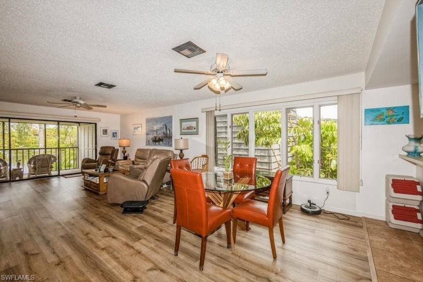 Great location in Naples Bath and Tennis Club. This beautiful - Beach Condo for sale in Naples, Florida on Beachhouse.com