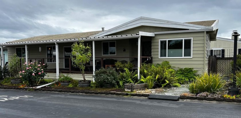 Spacious, updated home in the exquisitely maintained and - Beach Home for sale in Santa Cruz, California on Beachhouse.com