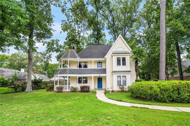 Beautifully Maintained Victorian on Half-Acre Lot with Bonus - Beach Home for sale in Mandeville, Louisiana on Beachhouse.com