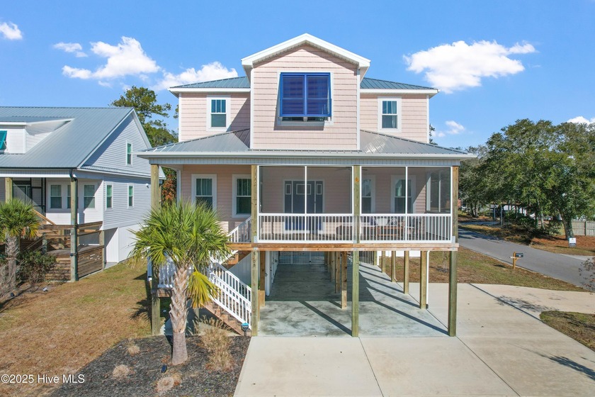Welcome to ''Just Peachy'' - your next Oak Island getaway - Beach Home for sale in Oak Island, North Carolina on Beachhouse.com