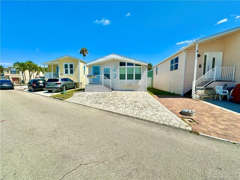 Now is the time to own your own piece of paradise! This adorable - Beach Home for sale in Jensen Beach, Florida on Beachhouse.com