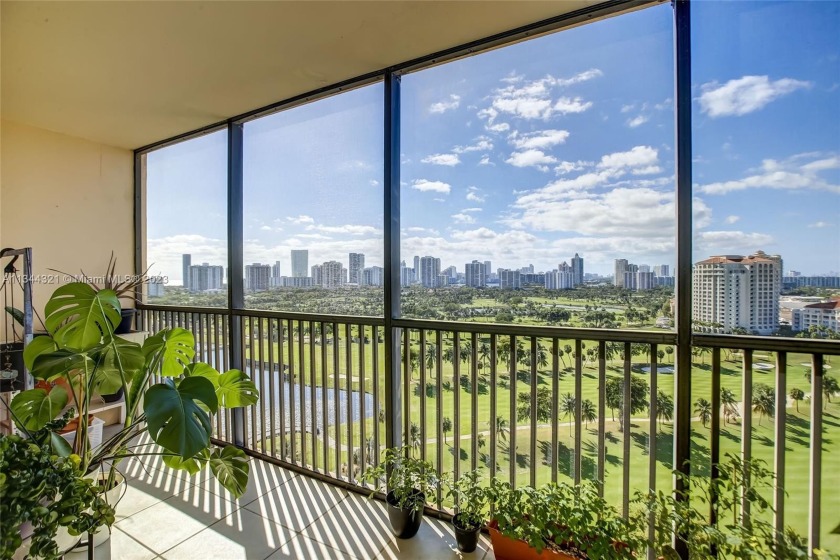 Excellent 1/1.5 in desired Aventura Area with 913 sqft. Ideal - Beach Condo for sale in Aventura, Florida on Beachhouse.com