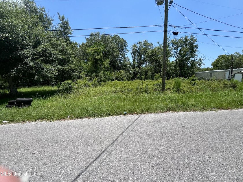 Great ground-floor investment opportunity on this vacant lot - Beach Lot for sale in Gulfport, Mississippi on Beachhouse.com