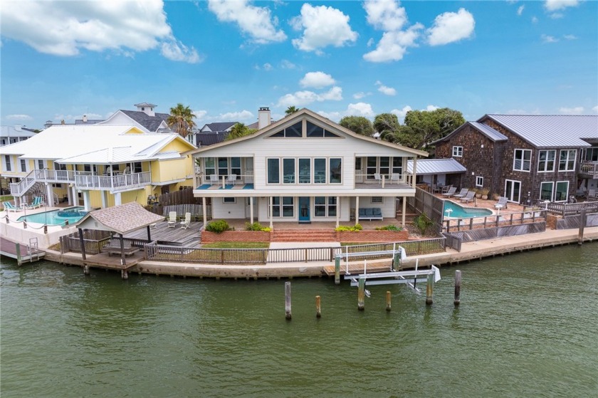 Soak up the panoramic views of Aransas Bay from this 2-story, 4 - Beach Home for sale in Rockport, Texas on Beachhouse.com