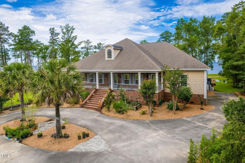 **Charming Riverfront Retreat in Havelock, NC**

** Seller is - Beach Home for sale in Havelock, North Carolina on Beachhouse.com