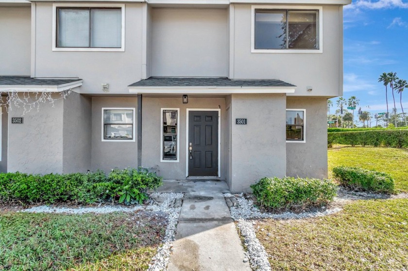 This beautifully updated corner townhouse offers a warm and - Beach Townhome/Townhouse for sale in Greenacres, Florida on Beachhouse.com