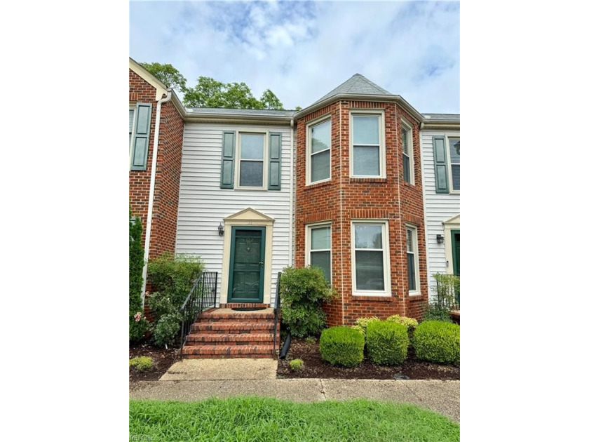 Wonderful 3 bedroom 2.5 bath townhouse style condo on the - Beach Home for sale in Suffolk, Virginia on Beachhouse.com