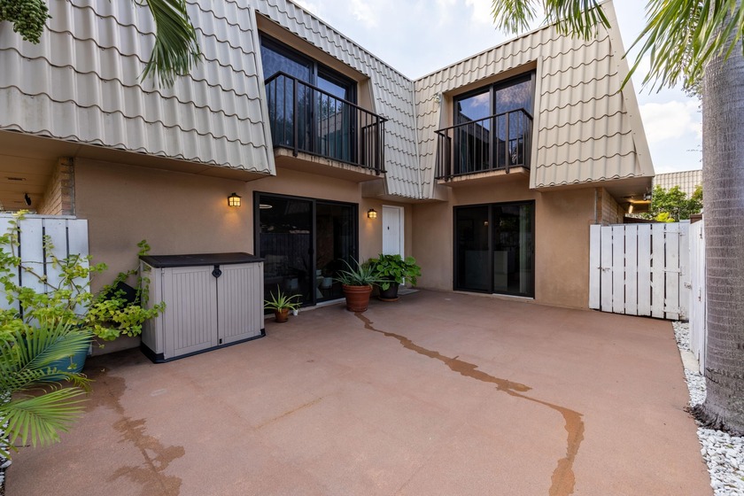 Make unforgettable memories with your family in this beautiful - Beach Townhome/Townhouse for sale in West Palm Beach, Florida on Beachhouse.com