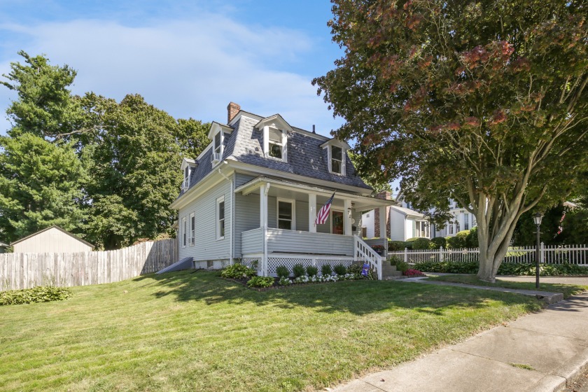 This charming three-bedroom, two-bath Colonial with a farmer's - Beach Home for sale in Groton, Connecticut on Beachhouse.com