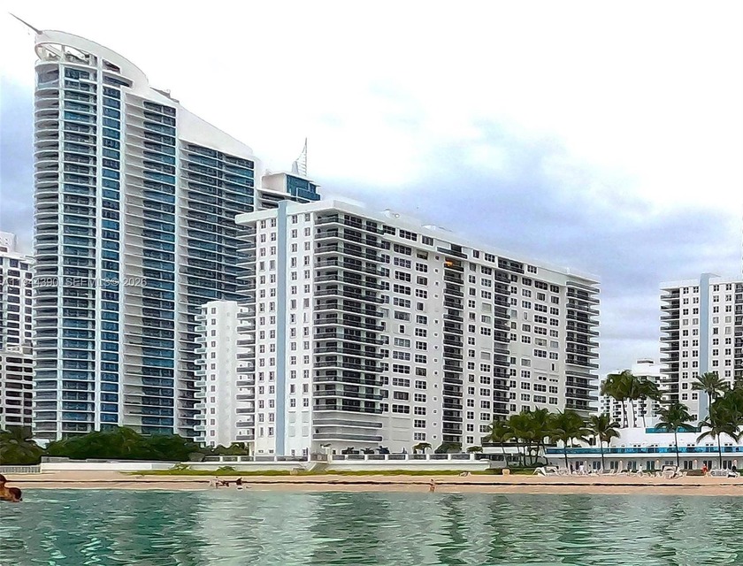 Amazing ocean view apartment 2-bedroom, 2-bathroom with - Beach Condo for sale in Hollywood, Florida on Beachhouse.com
