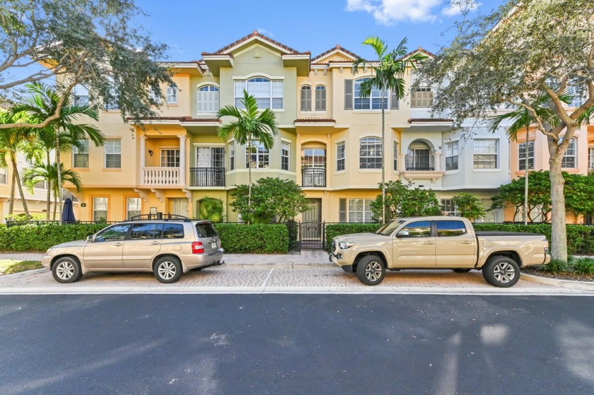 Experience the perfect blend of elegance and comfort in this - Beach Townhome/Townhouse for sale in Palm Beach Gardens, Florida on Beachhouse.com