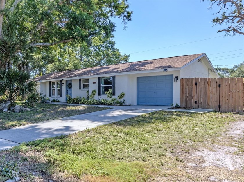 Are you looking for a totally updated and perfectly located - Beach Home for sale in Venice, Florida on Beachhouse.com