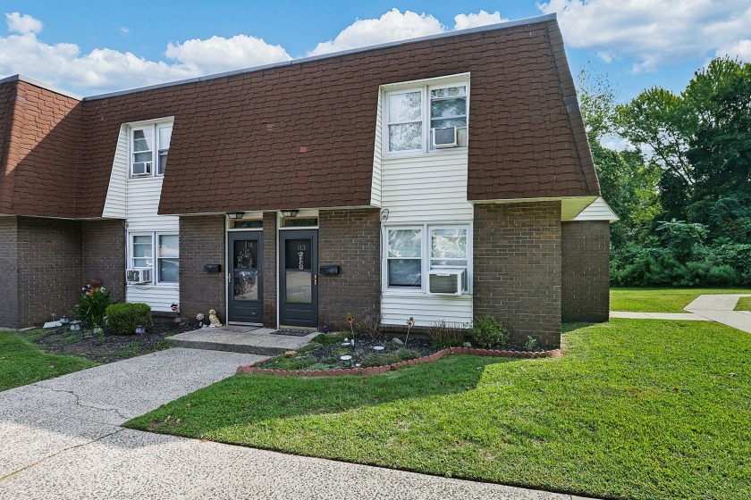 Welcome to this beautiful, townhouse style, end unit condo - Beach Condo for sale in East Haven, Connecticut on Beachhouse.com