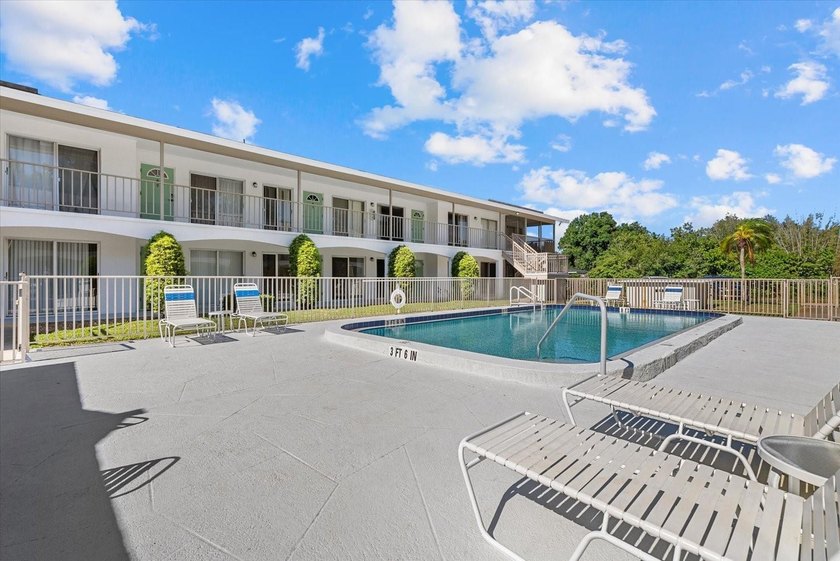 One or more photo(s) has been virtually staged. Discover the - Beach Condo for sale in Sarasota, Florida on Beachhouse.com