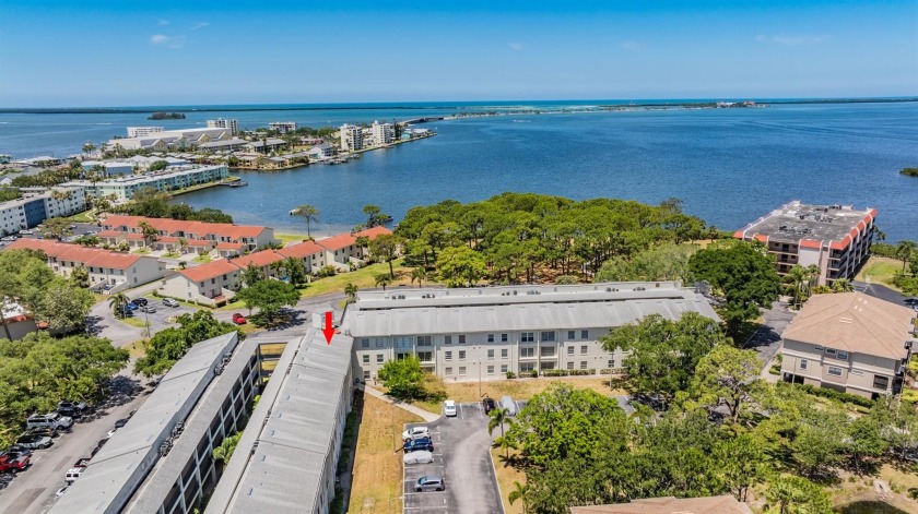 WELCOME to Paradise in this 2 bedroom 1.5 bath end unit just a - Beach Condo for sale in Dunedin, Florida on Beachhouse.com