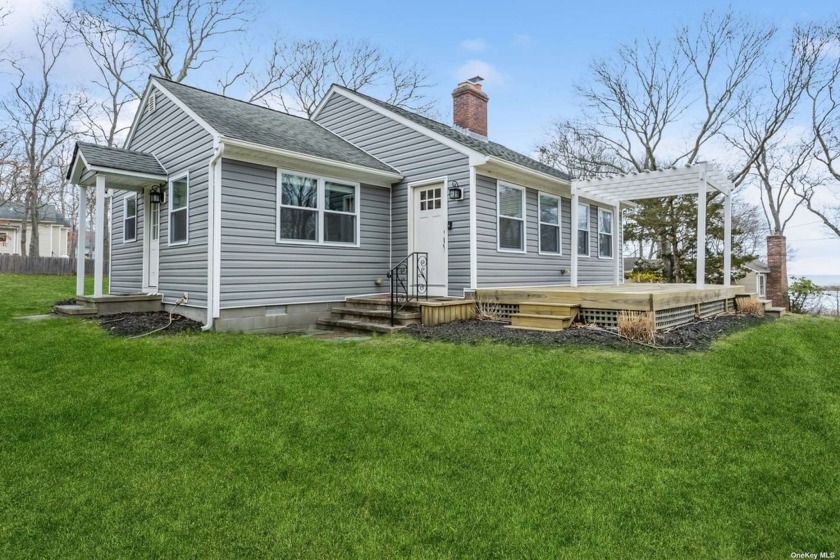 This recently renovated beach cottage is ready for you to move - Beach Home for sale in Hampton Bays, New York on Beachhouse.com