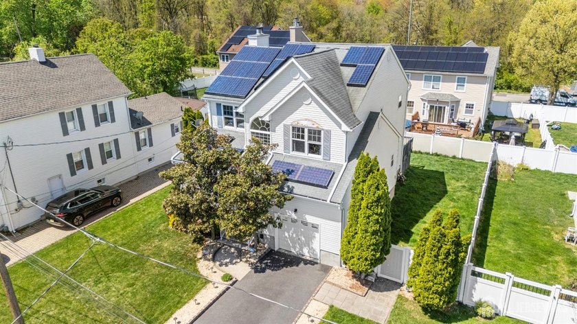 Welcome to this well-maintained Colonial built in 2006 with a - Beach Home for sale in Old Bridge, New Jersey on Beachhouse.com
