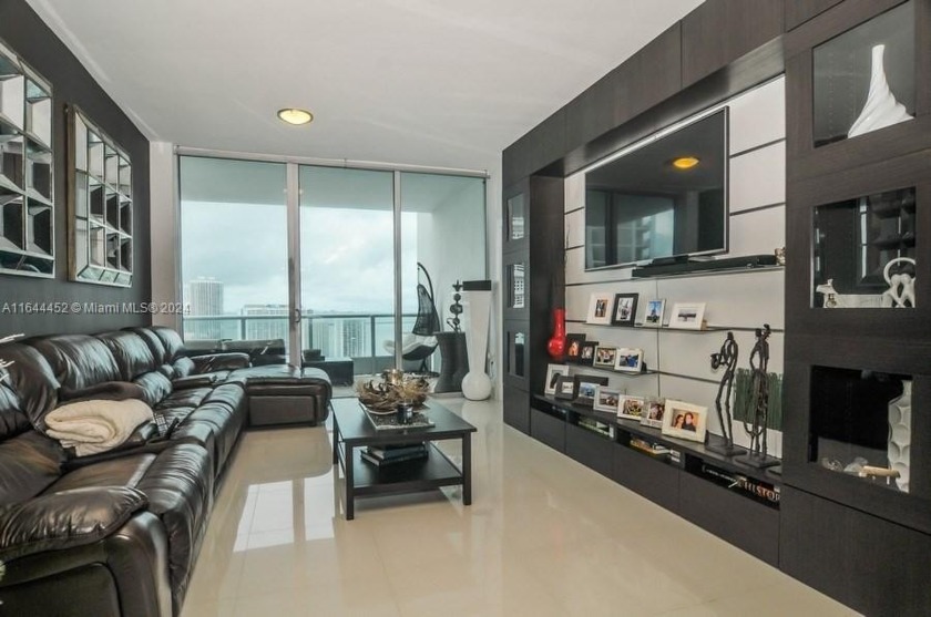 Amazing opportunity in one of Miami Downtown's most prestigious - Beach Condo for sale in Miami, Florida on Beachhouse.com