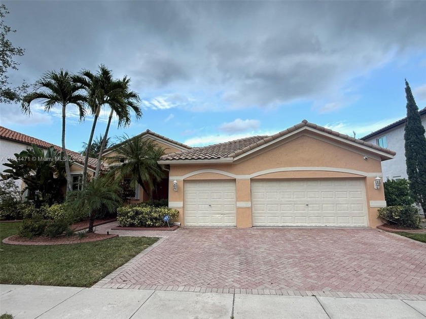 Welcome to this spacious and elegant 4 bedroom, 3 bath home with - Beach Home for sale in Miramar, Florida on Beachhouse.com