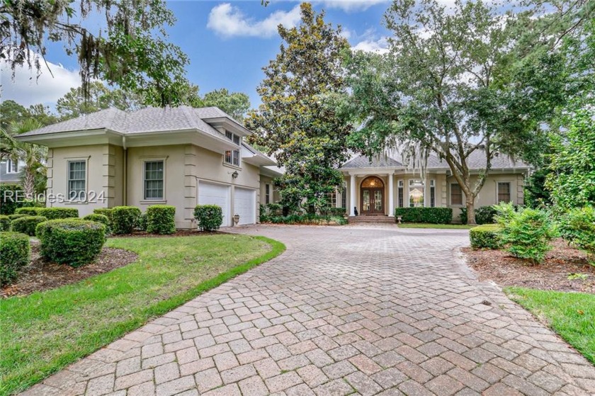 Enjoy the peaceful enlarged screen porch of this classic Belfair - Beach Home for sale in Bluffton, South Carolina on Beachhouse.com