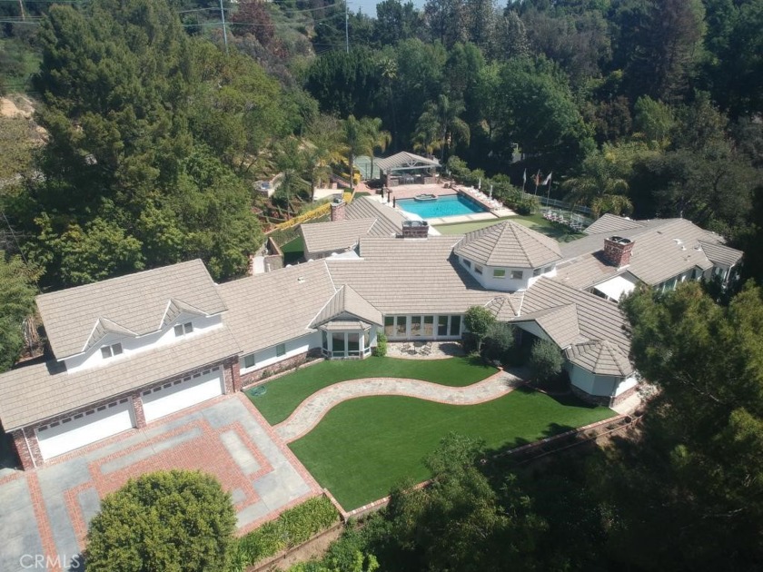 Welcome to this luxurious Bel Air Traditional Ranch estate - Beach Home for sale in Bel Air, California on Beachhouse.com