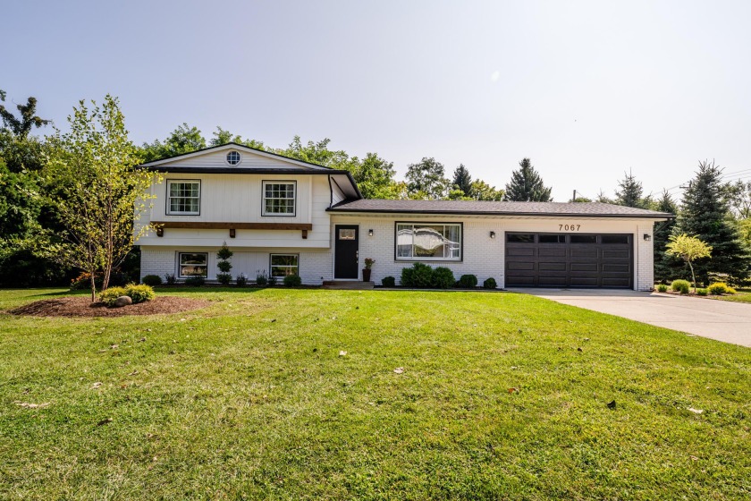 Well done. QUALITY remodel! Like new construction, but - Beach Home for sale in Coloma, Michigan on Beachhouse.com