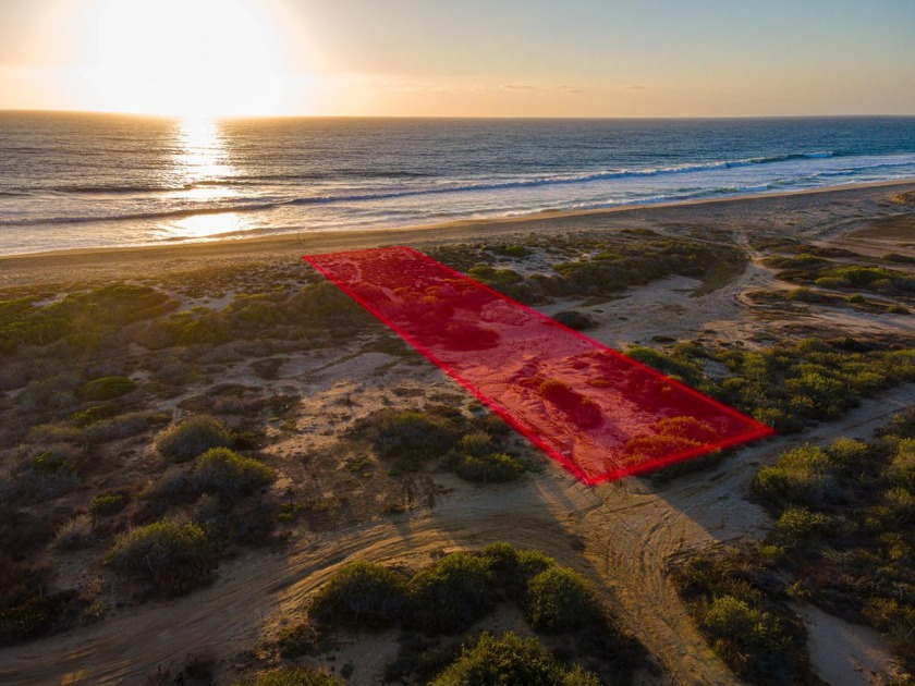 This magnificent beachfront lot is one of a kind. With 65 feet - Beach Lot for sale in Pescadero/Cerritos,  on Beachhouse.com