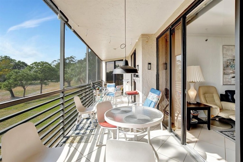 STEP INTO SUNSHINE AND SPACE... This oversized 1,607 sq ft - Beach Condo for sale in Lauderhill, Florida on Beachhouse.com