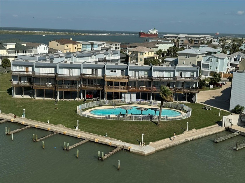 This beautiful 3 bed /2 bath sleeps up 8 people! Large swimming - Beach Condo for sale in Port Aransas, Texas on Beachhouse.com