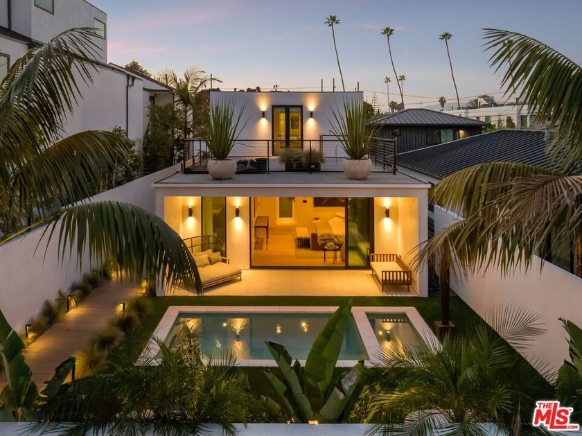 Behind a compound-like Venice facade, this three-bedroom - Beach Home for sale in Venice, California on Beachhouse.com