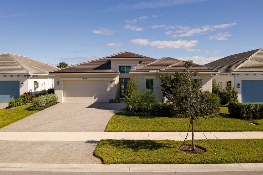 Welcome to this beautifully designed, modern single-story home - Beach Home for sale in Palm Beach Gardens, Florida on Beachhouse.com