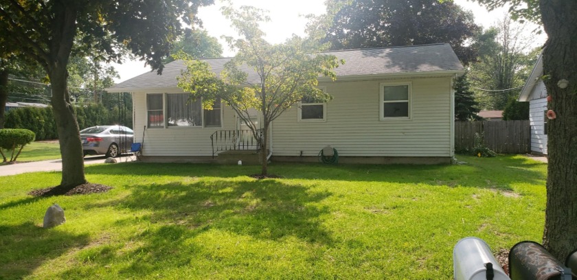 Very nice and cozy 3 bed 1.5 bath ranch style home in New - Beach Home for sale in New Buffalo, Michigan on Beachhouse.com