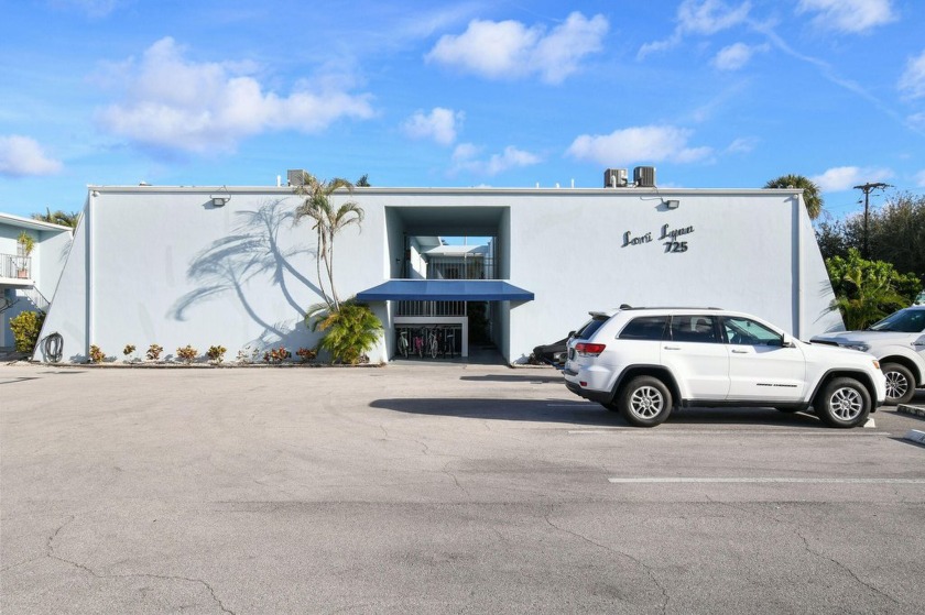 Lovely ground floor, corner unit with new Luxury Vinyl Flooring - Beach Condo for sale in North Palm Beach, Florida on Beachhouse.com