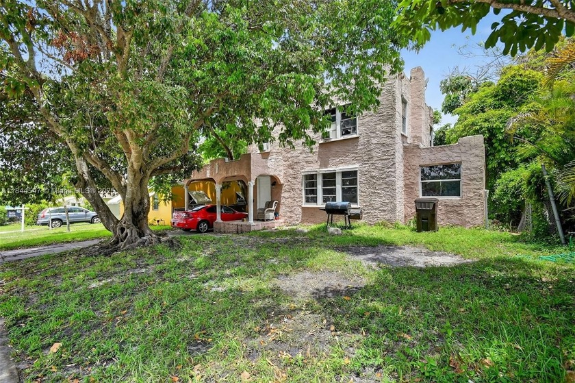 Discover timeless charm in this classic single-family home in - Beach Home for sale in West Palm Beach, Florida on Beachhouse.com