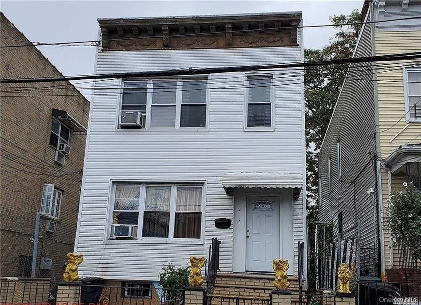 Great Two Dwelling Detached house with 6 Bedrooms, 3 bathrooms - Beach Home for sale in East Elmhurst, New York on Beachhouse.com