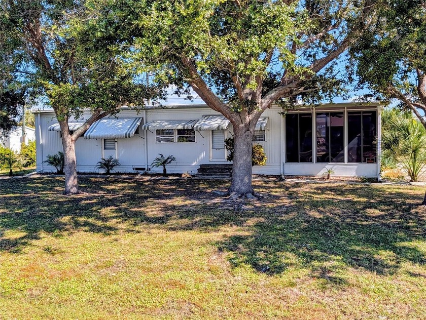 Welcome to Grove City Living! A beautifully remodeled modular - Beach Home for sale in Englewood, Florida on Beachhouse.com