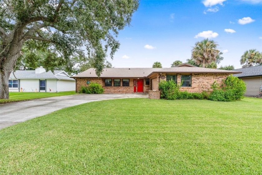 Welcome to 1219 Wayne Avenue in New Smyrna Beach! Seconds away - Beach Home for sale in New Smyrna Beach, Florida on Beachhouse.com