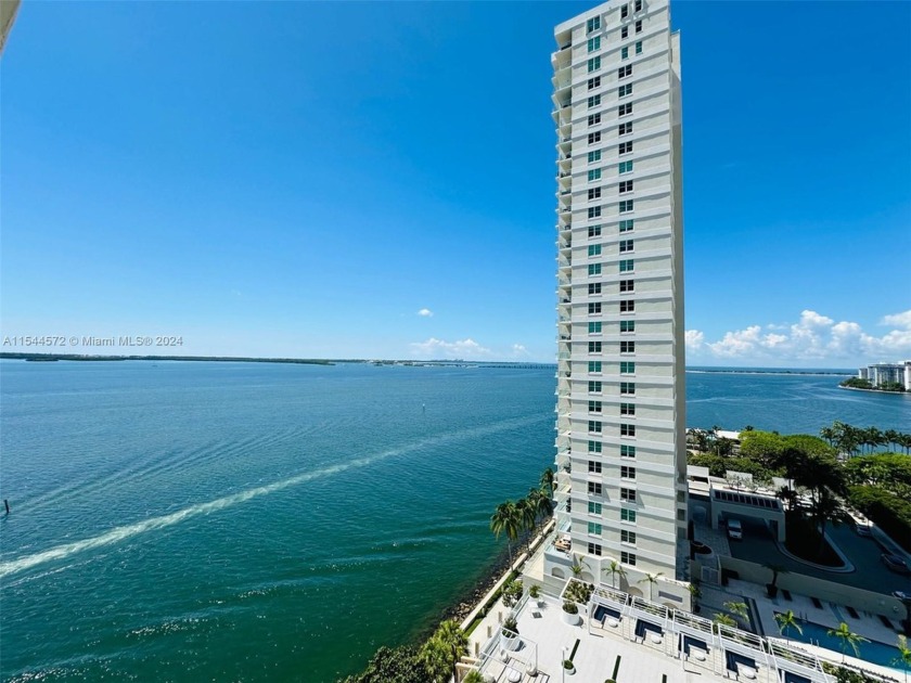 AMAZING UNIT AT ISOLA BRICKELL KEY! GORGEOUS VIEWS OF THE BAY - Beach Condo for sale in Miami, Florida on Beachhouse.com