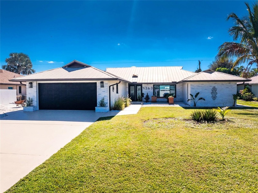 Under contract-accepting backup offers. Welcome to your own - Beach Home for sale in Englewood, Florida on Beachhouse.com