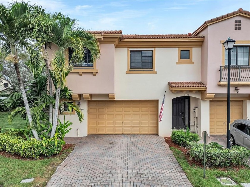 Beautiful end-unit 3BR/2.5BA townhome w/ 2-car garage in a quiet - Beach Townhome/Townhouse for sale in Pompano Beach, Florida on Beachhouse.com